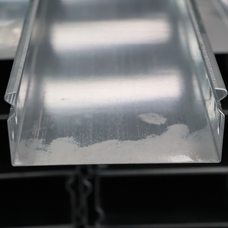 Baki Kabel yang dapat mengunci sendiri