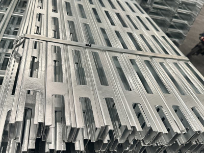 Baki kabel bertingkat