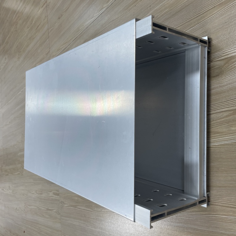 Braket baki kabel lapisan ganda